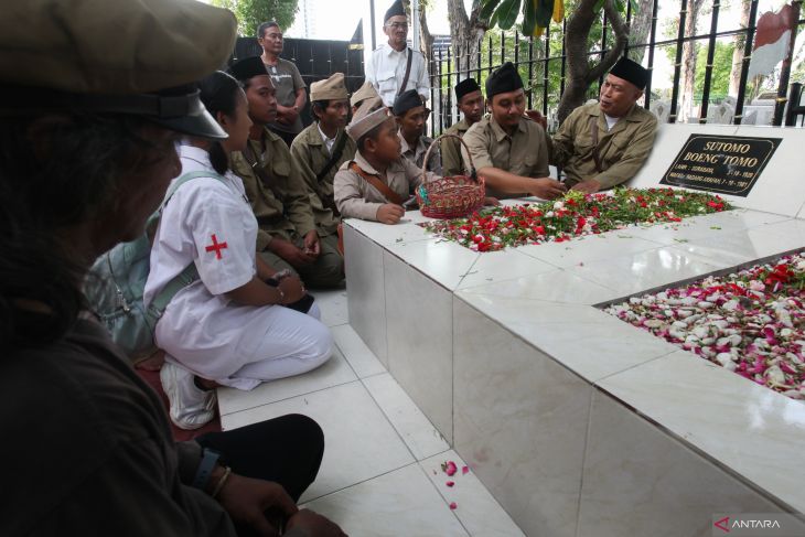 Ziarah Makam Pahlawan Nasional Bung Tomo