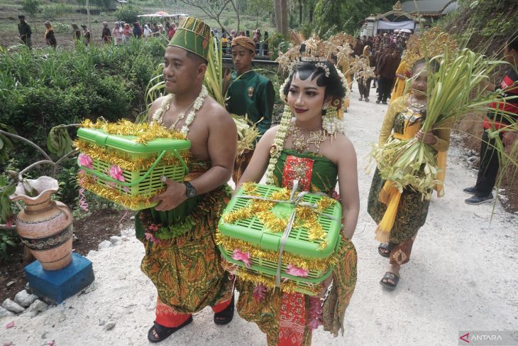 Tradisi temanten kucing Tulungagung