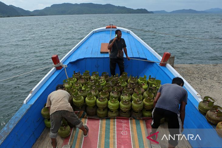 FOTO - Pengapalan gas elpiji untuk warga pulau terluar