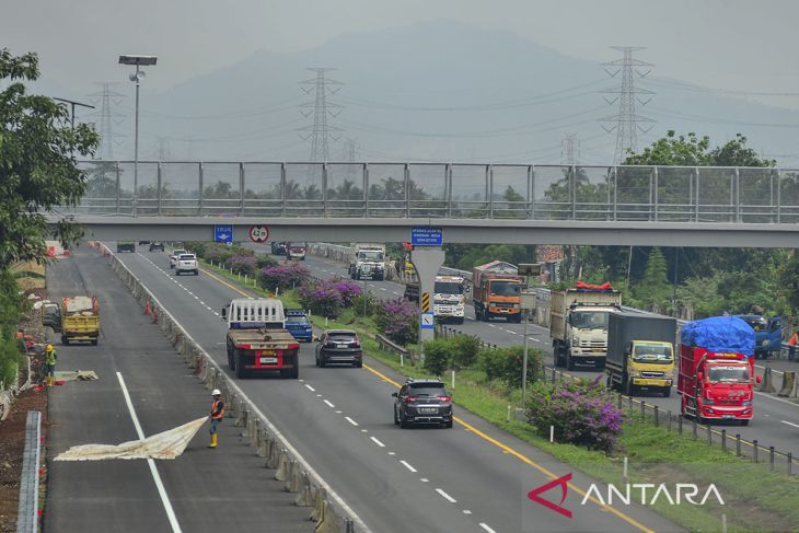 Proyek pelebaran Jalan Tol Tangerang-Merak