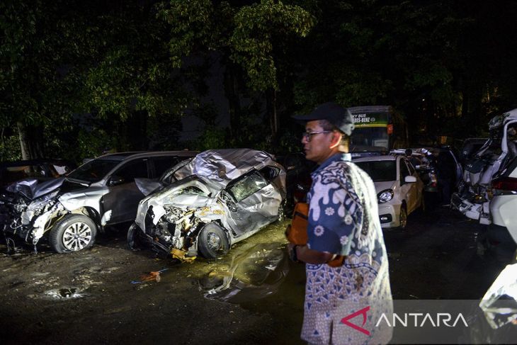 Pascakecelakaan beruntun di Tol Cipularang