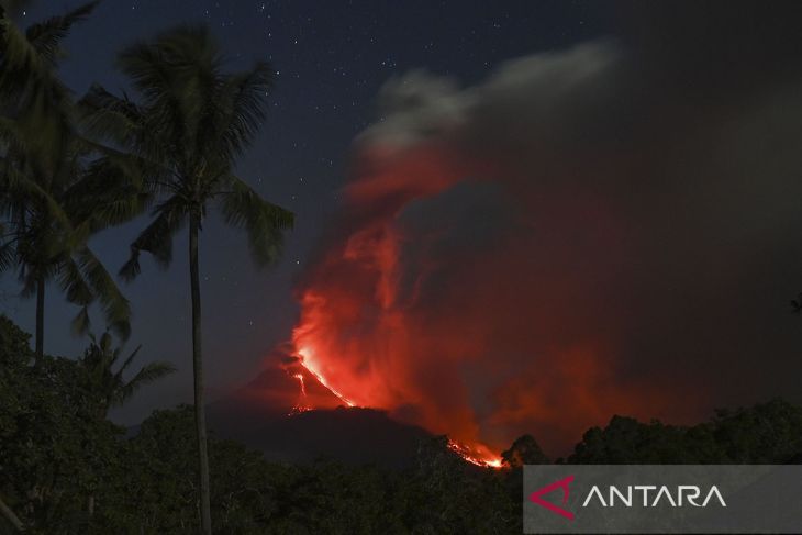 Aktivitas Gunung Lewotobi masih tinggi