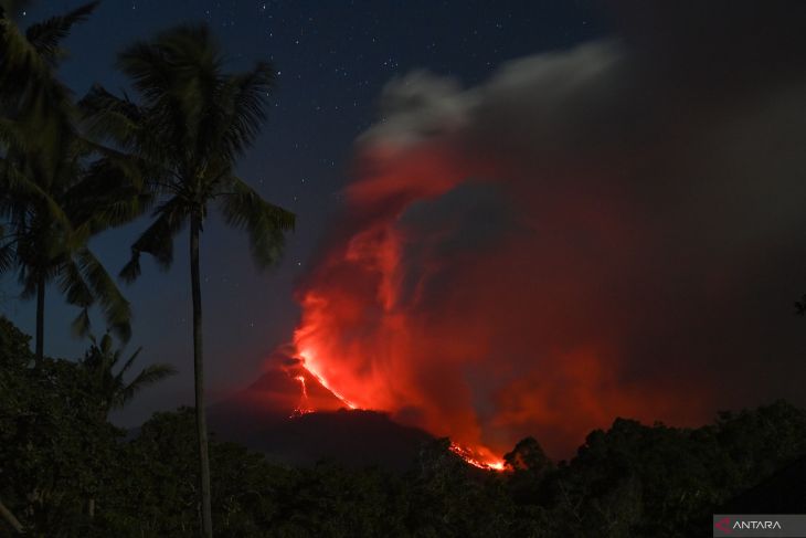 Aktivitas Gunung Lewotobi masih tinggi