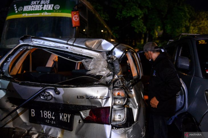 Pascakecelakaan beruntun di Tol Cipularang