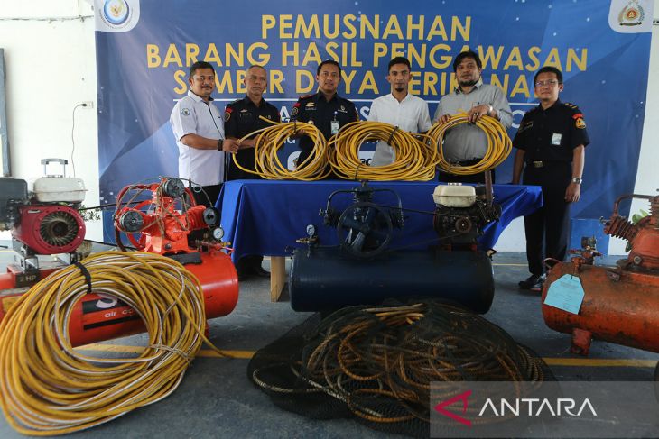 FOTO - PSDKP musnahkan alat tangkap ikan ilegal