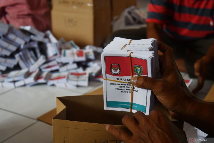 Setting dan pengepakan logistik Pilkada di Madiun