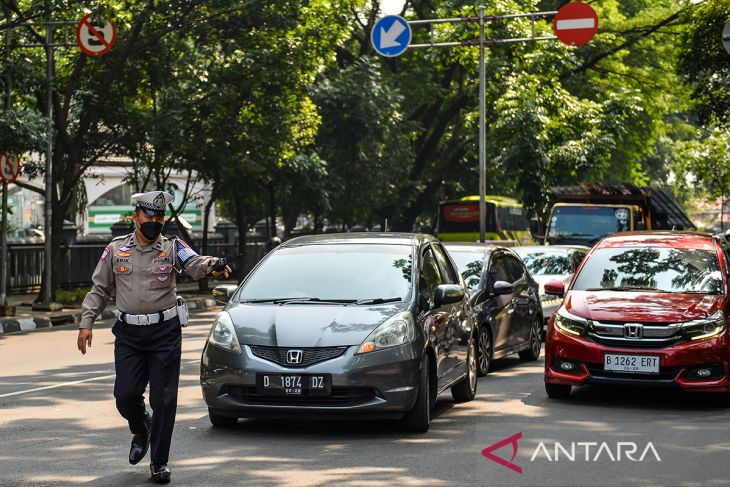 Pemeriksaan pajak kendaraan di Bandung