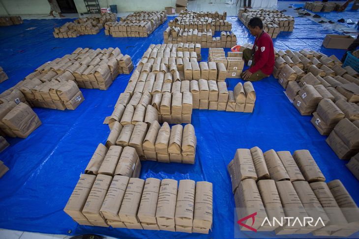 Setting dan pengepakan logistik Pilkada Indramayu