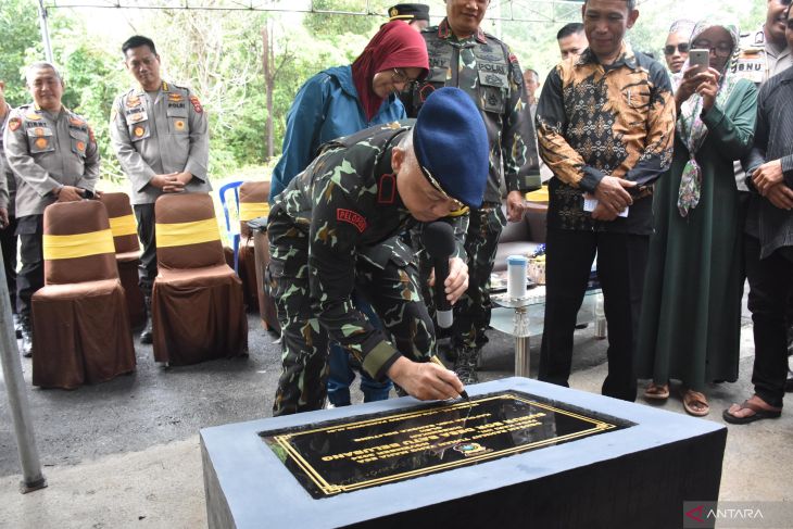 Peresmian sumur bor di Desa Batu Belubang