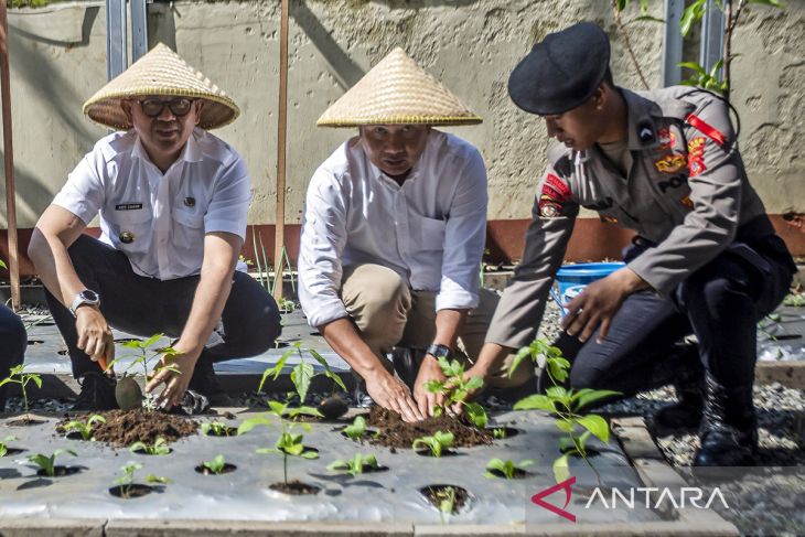 Peluncuran gugus tugas Polri mendukung ketahanan pangan di Cimahi