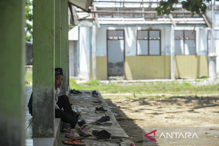 Sekolah minim prasarana di Pandeglang