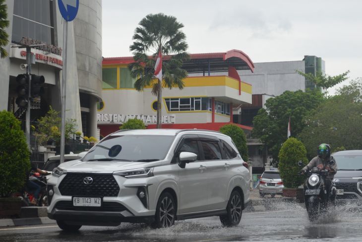 Banjir di ruas-ruas jalanan Gajah Mada