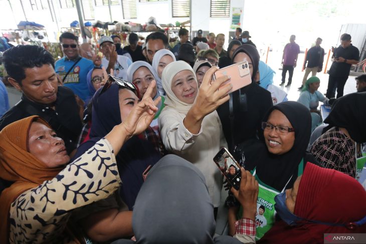 Kampanye Khofifah di Pasar Nambangan Surabaya