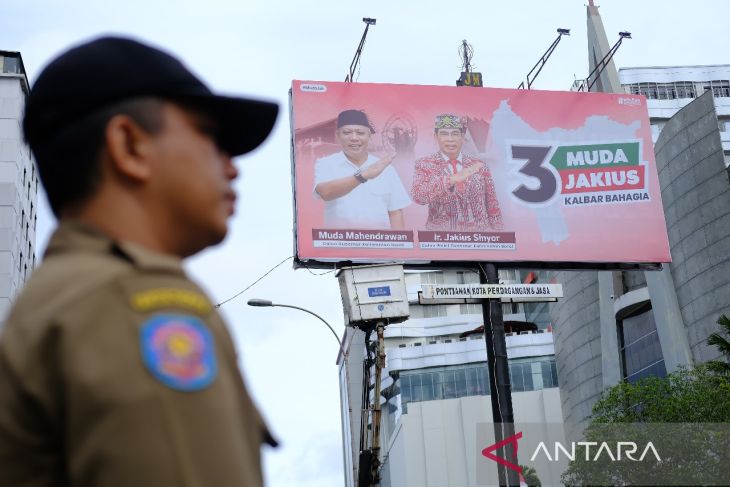 Penertiban Alat Peraga Kampanye di Pontianak