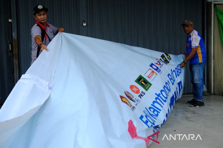 Penertiban Alat Peraga Kampanye di Pontianak