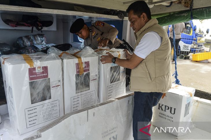 Distribusi logistik Pilkada ke Pulau Tunda