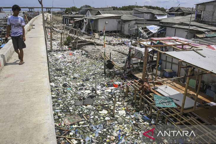 Pemukiman Kampung Dadap dipenuhi sampah