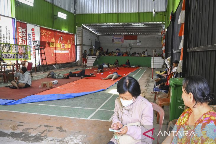 Posko pengungsian bencana banjir di Tangerang