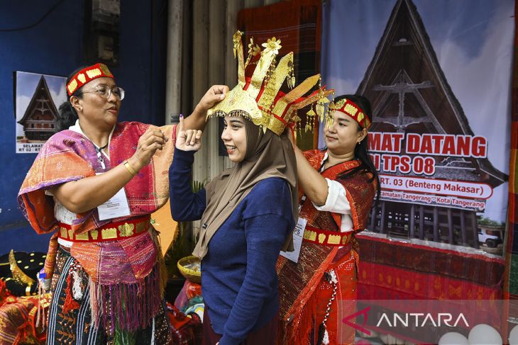 Tempat Pemungutan Suara bertema adat Sibolga