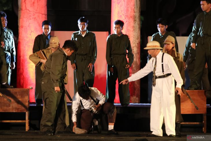 Pentas teater Bung Tomo Pandu Garuda