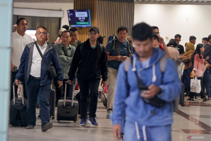 Kunjungan wisman melalui Bandara Juanda menurun