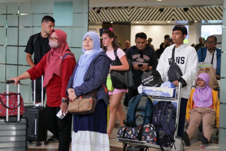 Kunjungan wisman melalui Bandara Juanda menurun