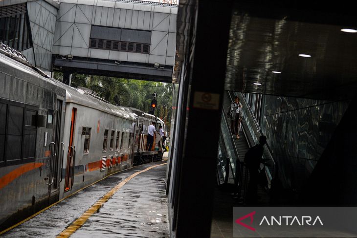 Keberangkatan kereta api meningkat