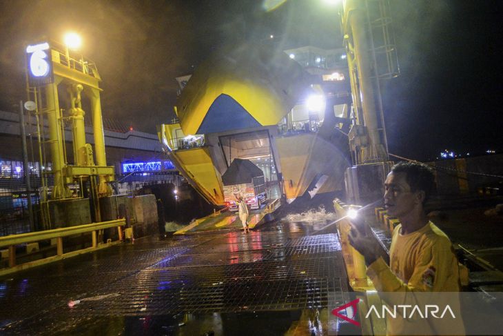 Waspada gelombang tinggi di Pelabuhan Merak