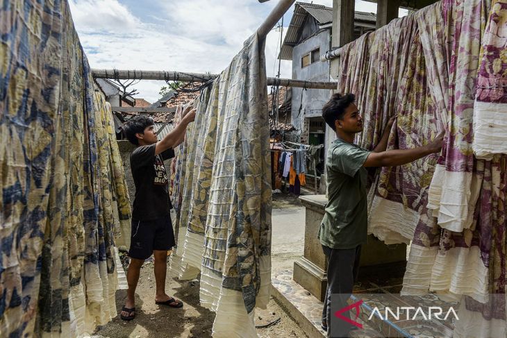 Produksi kain ecoprint di Kabupaten Serang