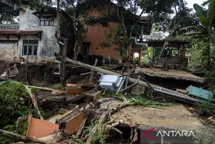 Dampak pergerakan Tanah di Cianjur