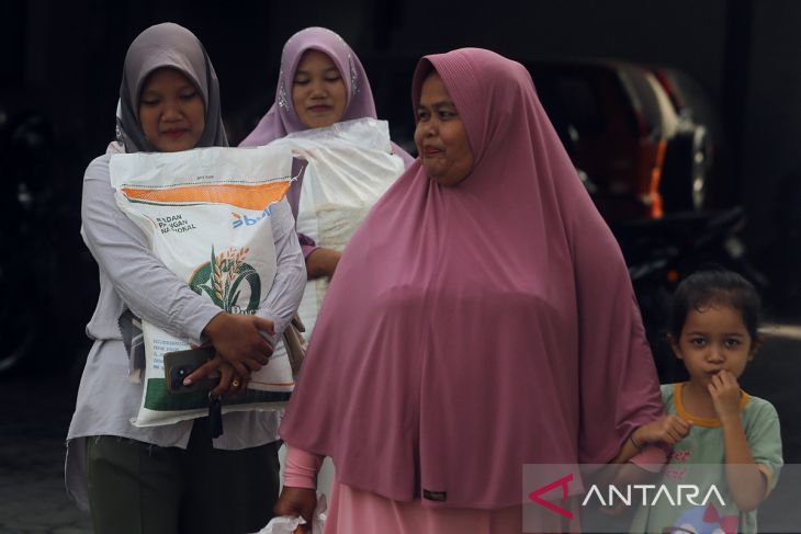 FOTO - Pemerintah perpanjang bansos beras hingga 2025