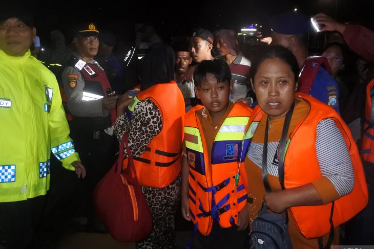 Korban kapal tenggelam di Perairan Madura-Situbondo