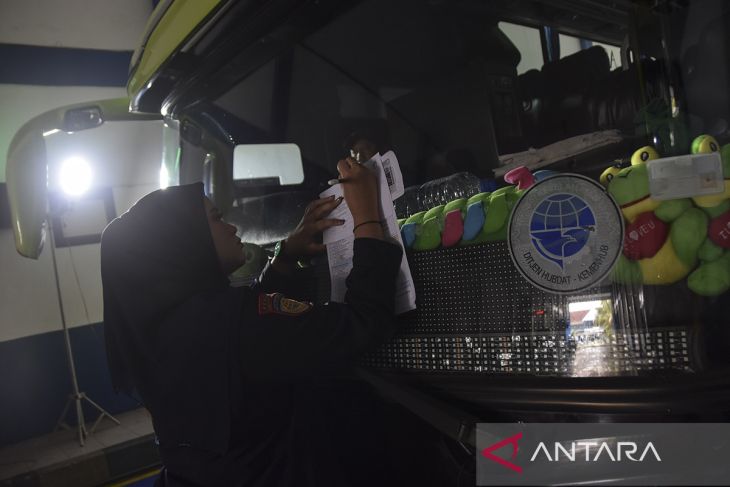 Pemeriksaan kelaikan bus jelang Natal dan Tahun baru