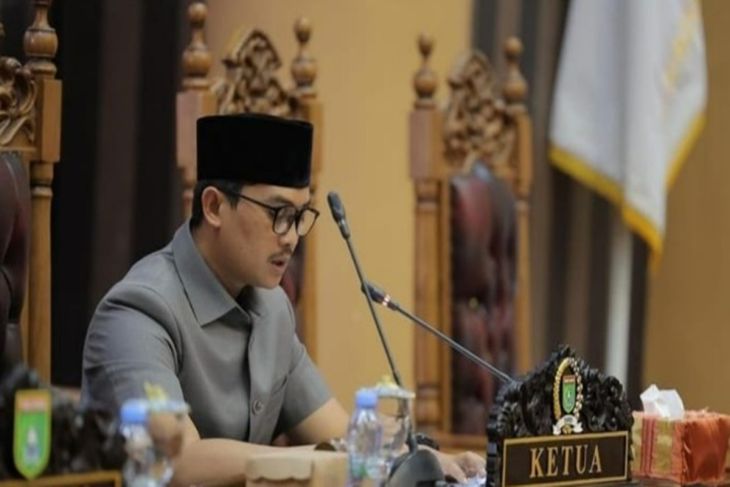 Ketua DPTRD Tanah Bumbu pimpin rapat paripurna