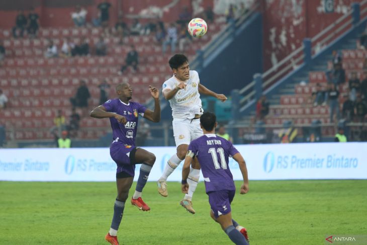 Persik Kediri melawan Arema FC