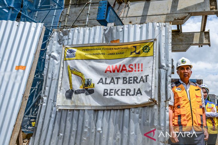 Peninjauan proyek jalan layang Nurtanio di Bandung