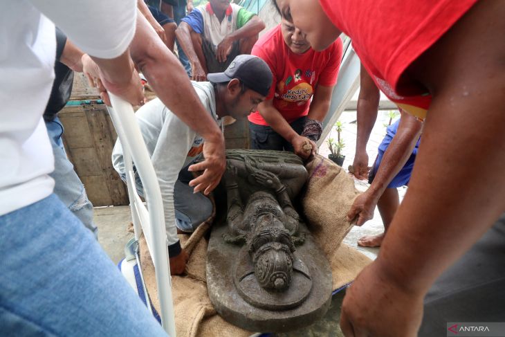 Kedatangan arca di museum Sri Aji Joyoboyo Kediri