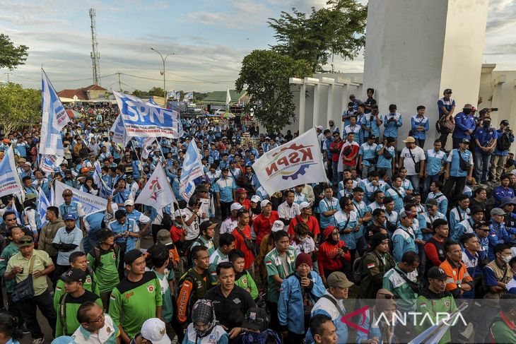 Unjuk rasa buruh di Banten