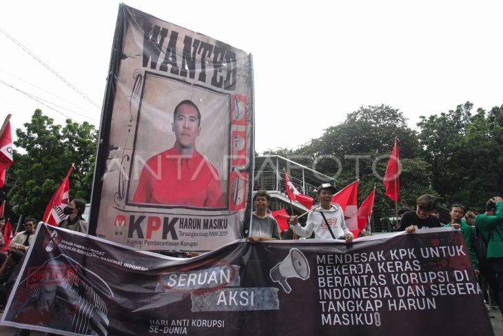 Aksi tuntut KPK jaga integritas dengan menangkap sejumlah DPO, termasuk Harun Masiku