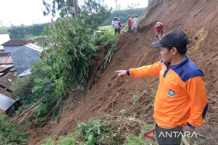 Satu orang meninggal dunia akibat tanah longsor di Temanggung