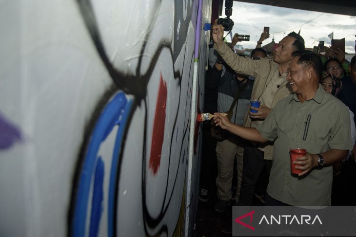 Kunjungan menteri ke Kolong Jembatan Pasupati Bandung