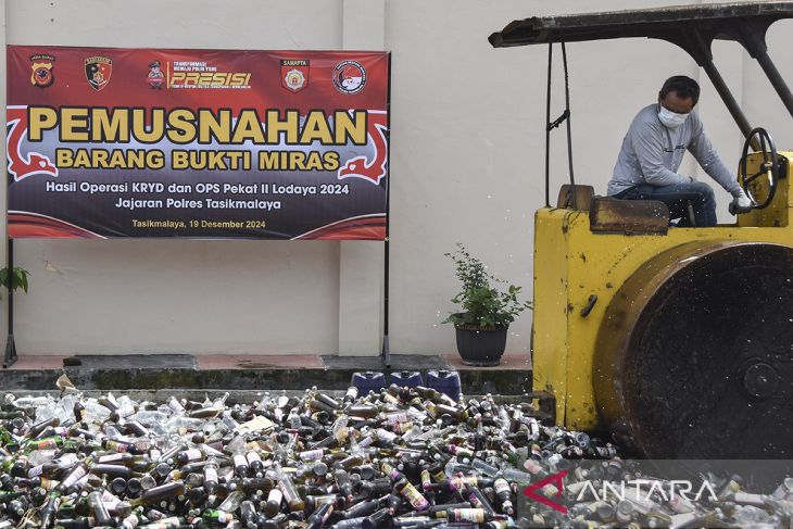 Pemusnahan miras dan knalpot bising di Tasikmalaya