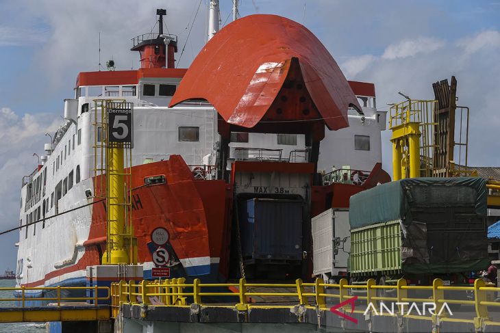 Dermaga 5 Pelabuhan Merak kembali beroperasi