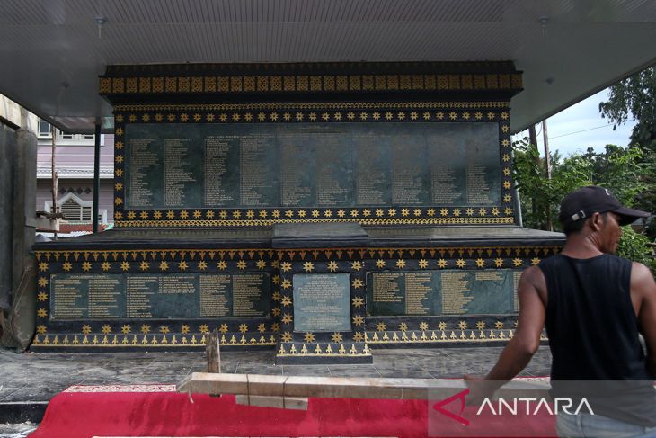 FOTO - Monumen catatan korban tsunami Aceh