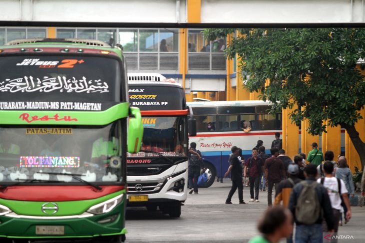 Penambahan armada angkutan natal dan tahun baru di Terminal Purabaya