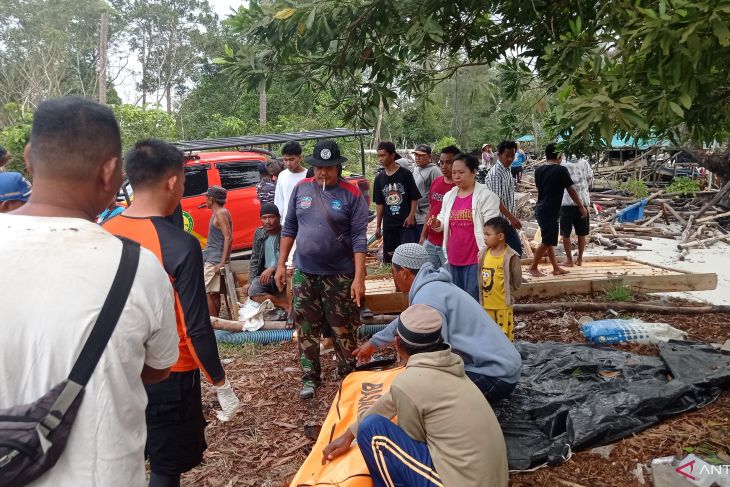 Evakuasi korban dihantam ombak di Belinyu