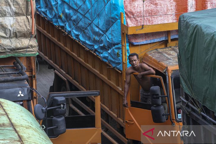 Pelabuhan Merak terpantau ramai lancar