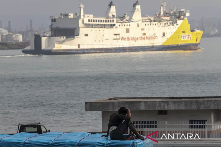 Pelabuhan Merak terpantau ramai lancar