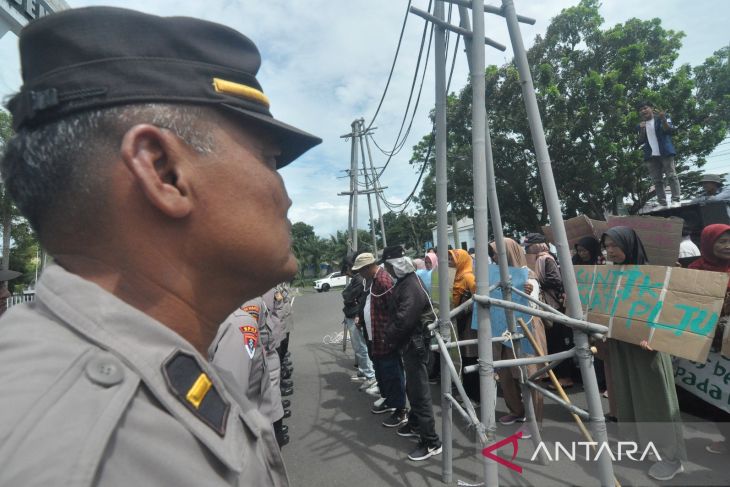 Unjuk rasa penutupan PLTU di Bengkulu