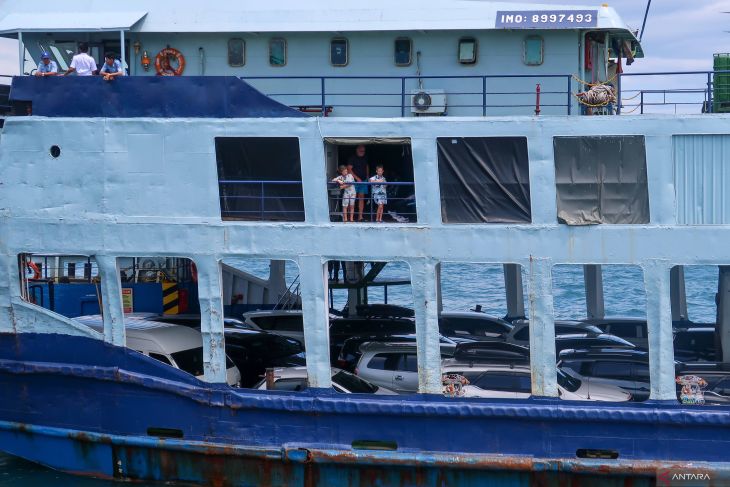 Pelabuhan Ketapang ramai lancar